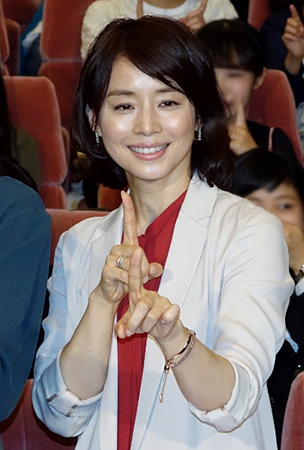 石田ゆり子は化粧品を何使っているの 化粧の仕方や化粧水は Love Peace